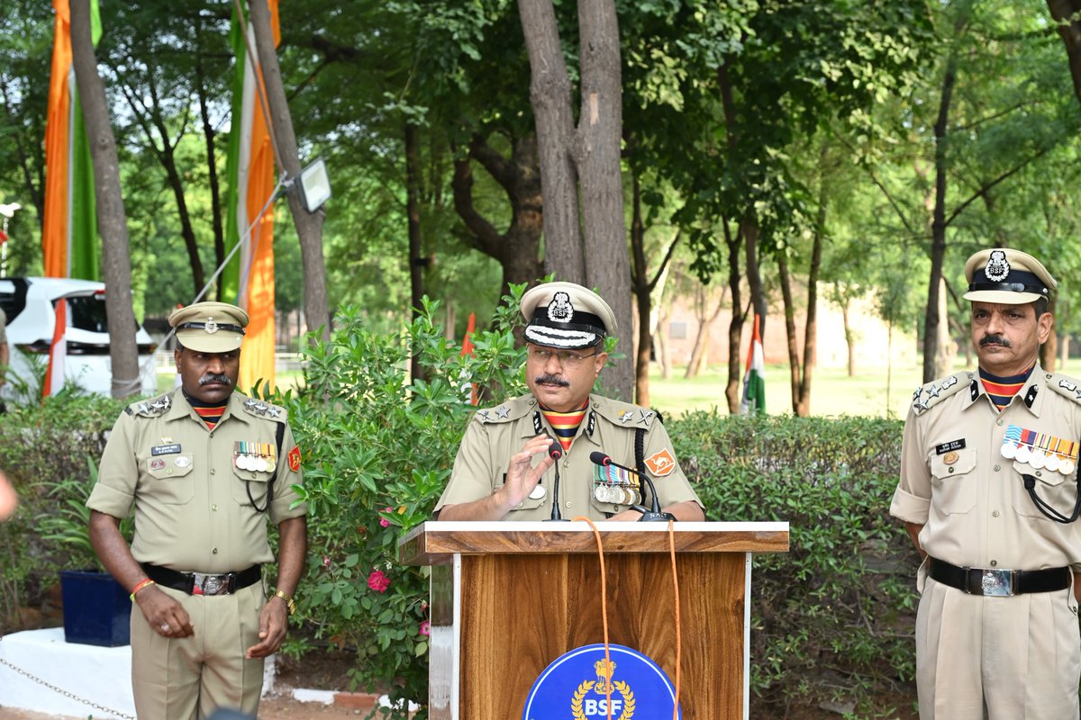 🇮🇳 79वां स्वतंत्रता दिवस – 

आईजी, बीएसएफ राजस्थान द्वारा तिरंगा फहराने के उपरांत सभी सीमा प्रहरियों, उनके परिवारों और देशवासियों को शुभकामनाएँ।

आइए, हम सभी मिलकर भारत की अखंडता, सुरक्षा और सम्मान के लिए एकजुट रहें।"

#BSF 
#IndependenceDay 
#JaiHind