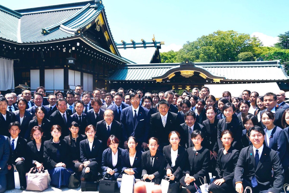 taiyoukouhantai's tweet image. やっと靖国神社参拝を当たり前にできる風が吹いてきた。
国会議員が、しかも国政政党の党首がどんどん参拝するようになれば、これがスタンダードになっていく。

行かない方が政治家失格！
近々きっとそうなるはず。