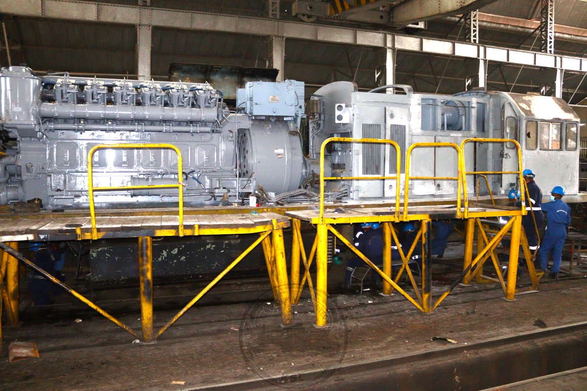 KenyaShipyards's tweet image. 🚆 Loco 9326 Ongoing Rehabilitation 

Rehabilitation is in full swing on locomotive 9326 featuring engine overhaul, bogie and wheelset reprofiling, and traction motor rewinding.
This boost is taking place @KenyaRailways_
Central Workshops in Nairobi.