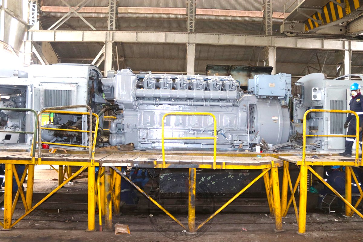 KenyaShipyards's tweet image. 🚆 Loco 9326 Ongoing Rehabilitation 

Rehabilitation is in full swing on locomotive 9326 featuring engine overhaul, bogie and wheelset reprofiling, and traction motor rewinding.
This boost is taking place @KenyaRailways_
Central Workshops in Nairobi.