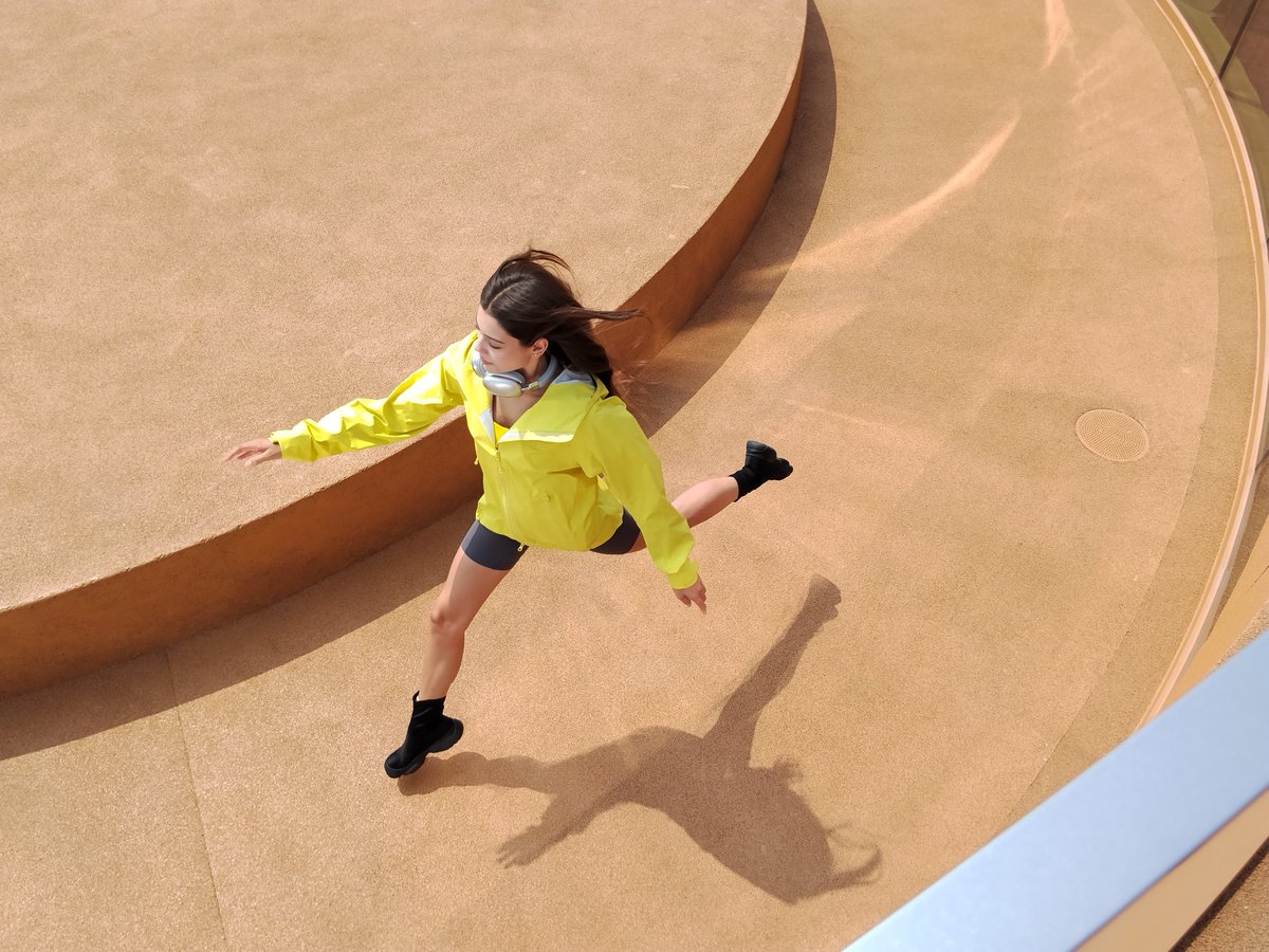When beauty moves, we follow. 📷💫
From flying hair to fleeting moments — nothing escapes the POCO M7's lens.