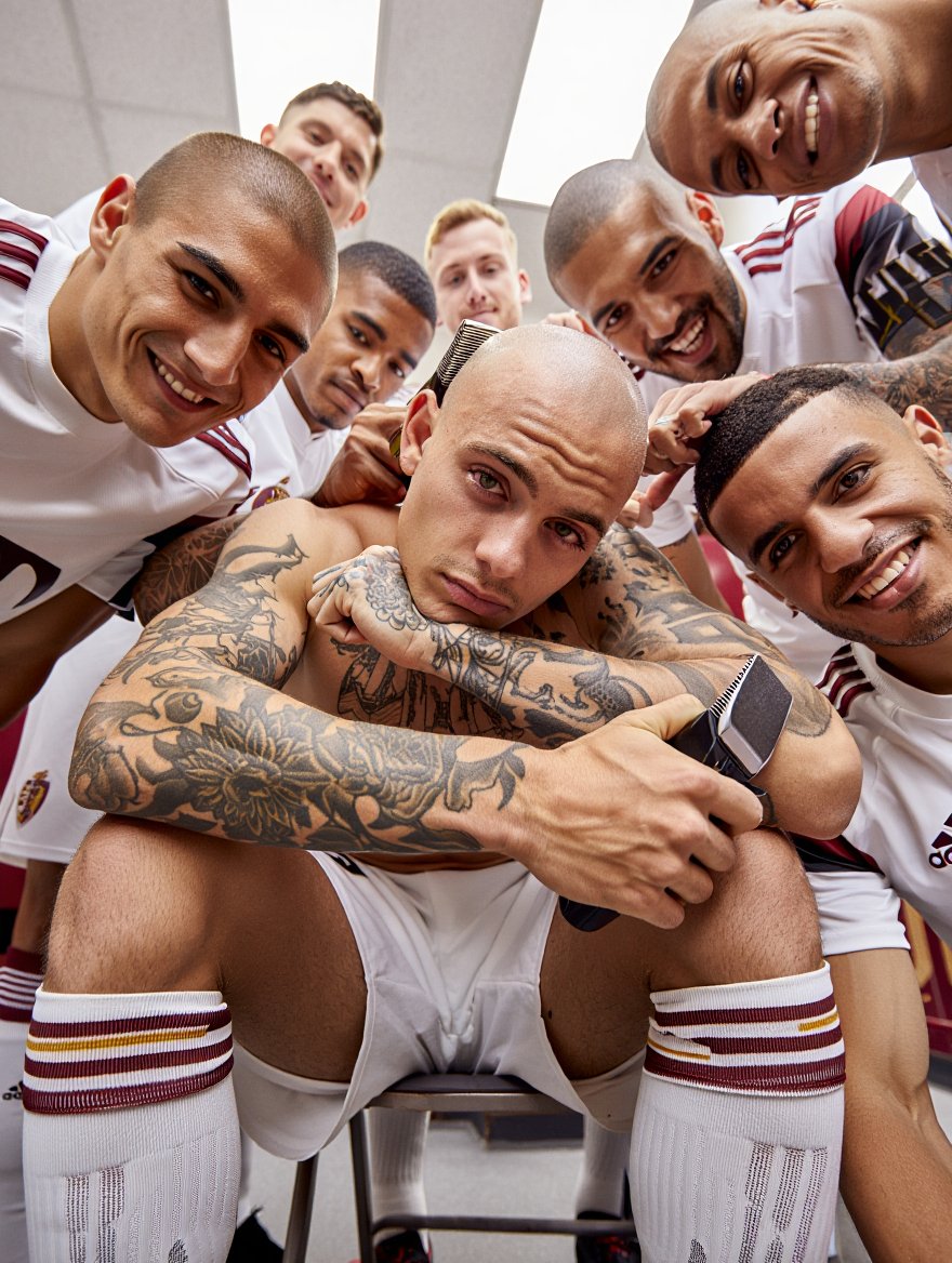 Buzzitallofff's tweet photo. When the team shaves you bald for missing a goal, costing us a place in semifinal ⚽️🪒🤷🏼‍♂️
#ShavedByForce #Bald #ShavedHead #TeamRevenge #ForceShave https://t.co/euoyugM99P
