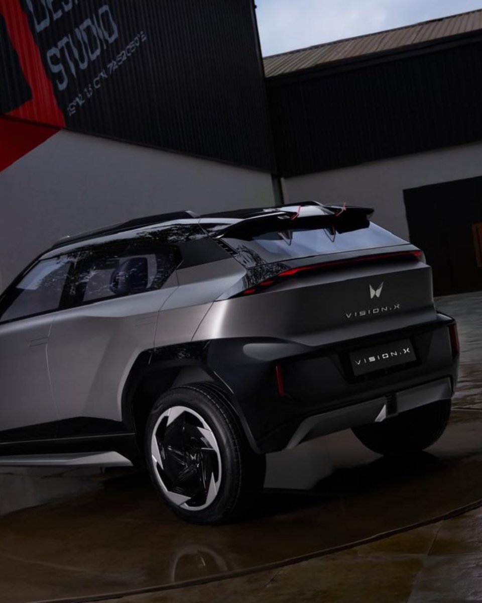 samonwheel's tweet photo. .@Mahindra_Auto has revealed the Vision X concept at the #FreedomNU event this #IndependenceDay.
Positioned as part of Mahindra’s future SUV line-up, the #VisionX previews design and tech elements for upcoming electric and hybrid models. https://t.co/7liCuEFG4d