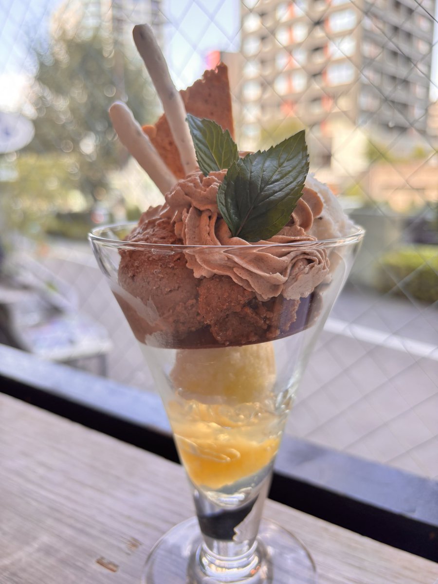 acocogo's tweet photo. 夏パフェらしくサッパリと
どのアイスも違うチョコレートなのが、毎回楽しい🍫
#minimalchocolate #ミニマルチョコレート https://t.co/imEJS1pir4