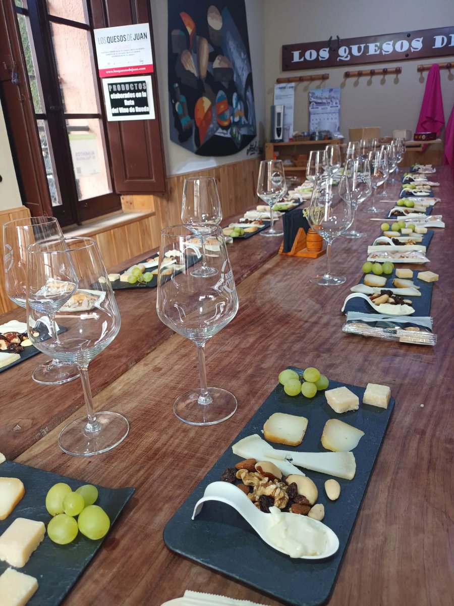 quesosJUAN's tweet photo. #catadequesos maridada con #hidromiel, #mesasqueseras y #tapas para empezar la #Renacentista2025 en #MedinadelaCampo con #LosquesosdeJuan
#renacentista
#fiestashistoricas
#puentedeagosto https://t.co/0omwomkB7B