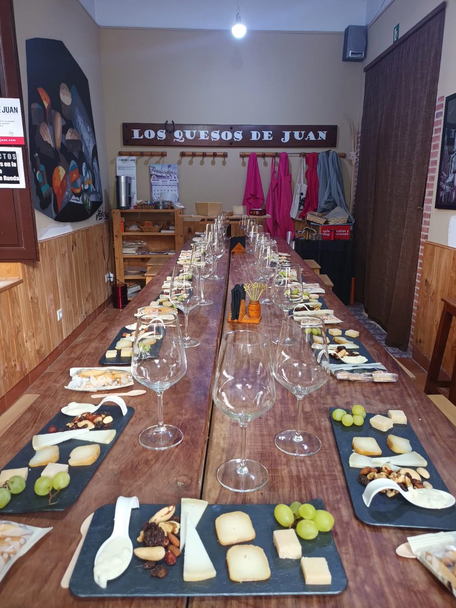 quesosJUAN's tweet photo. #catadequesos maridada con #hidromiel, #mesasqueseras y #tapas para empezar la #Renacentista2025 en #MedinadelaCampo con #LosquesosdeJuan
#renacentista
#fiestashistoricas
#puentedeagosto https://t.co/0omwomkB7B