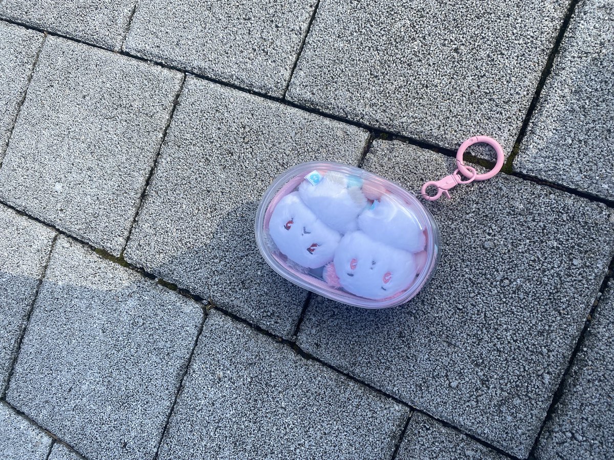 미므랑 므모 떨어뜨리신분!!! 메디힐옆 응원봉 부스에 맡기겠습니다!!!!!!!!