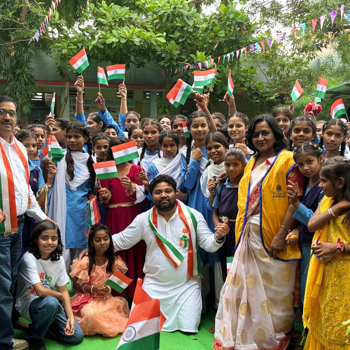Akash_SFDC's tweet image. Independence Day Well Spent!
#Salesforce #TrailblazerCommunity
We spent a powerful day with 400 amazing kids, celebrating freedom through kindness and learning.

Today, we take a pledge:
“To return regularly and help this school build real skills and brighter futures for every…