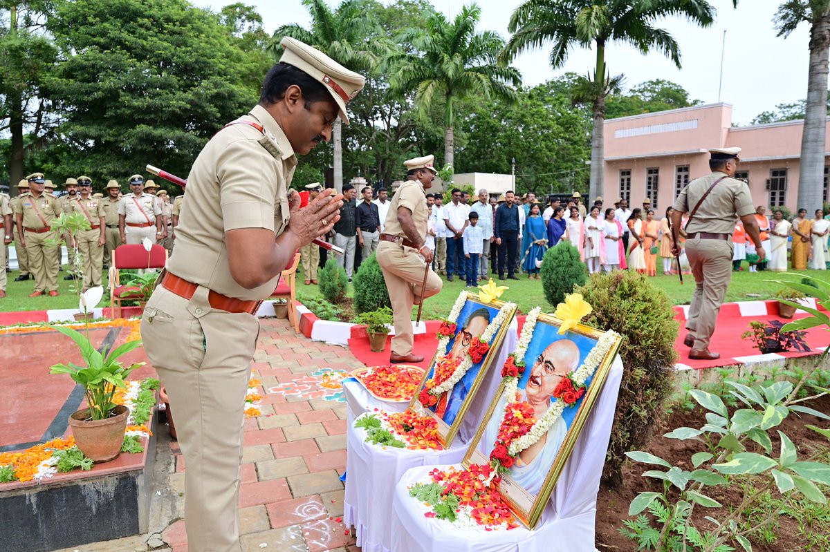 ಕಾರ್ಯಕ್ರಮದಲ್ಲಿ ಅಪರ ಪೊಲೀಸ್ ಅಧಿಕ್ಷಕರುಗಳು ಹಾಗೂ ವಲಯ ಮತ್ತು ಜಿಲ್ಲಾ ಪೊಲೀಸ್ ಕಚೇರಿಯ ಅಧಿಕಾರಿ ಸಿಬ್ಬಂದಿಗಳು ಉಪಸ್ಥಿತರಿದ್ದರು.