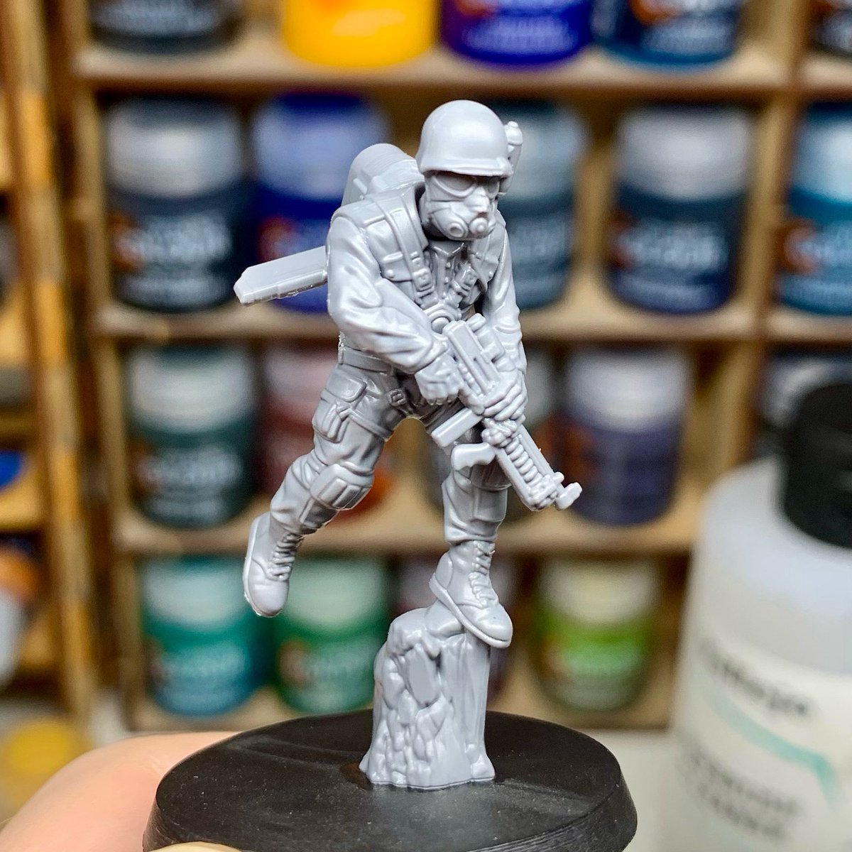 Nice easy build, time to get some paint on this wee guy!

#warlordgames #konflikt47 #paintingminiatures #boltaction