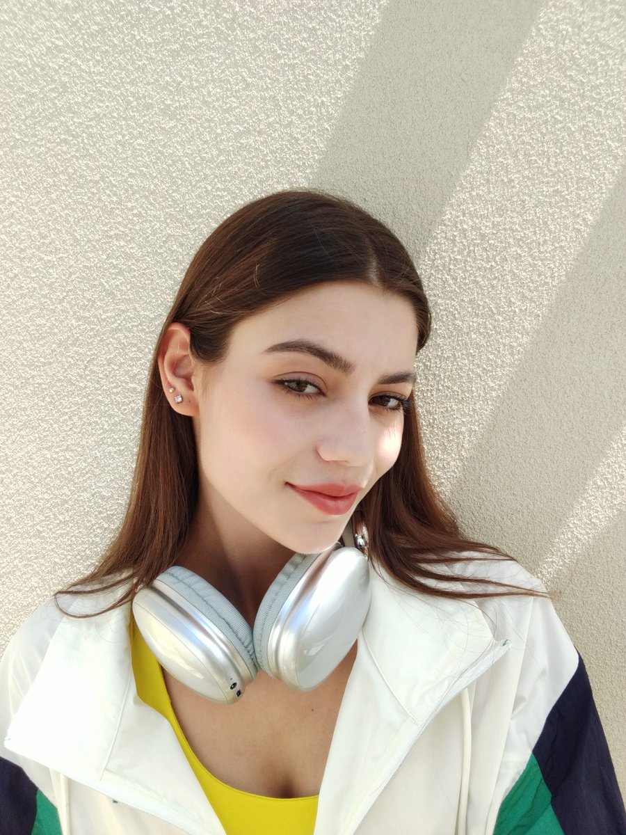 Before. After. Still you.✨
Let POCO M7’s beauty mode bring out your real glow — naturally.