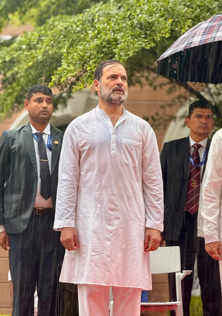 Manish Meena (@manishmeenadp) on Twitter photo 79वें स्वतंत्रता दिवस की आप सभी को हार्दिक शुभकामनाएं!
आज के दिन मैं उन सभी क्रांतिवीरों, स्वतंत्रता सेनानियों एवं जवानों को नमन करता हूँ, जिन्होंने देश की स्वतंत्रता और मातृभूमि की रक्षा के लिए हँसते-हँसते अपने प्राणों को न्योछावर कर दिया!   जय हिन्द 🇮🇳
#इंकलाब_जिंदाबाद 79वें स्वतंत्रता दिवस की आप सभी को हार्दिक शुभकामनाएं!
आज के दिन मैं उन सभी क्रांतिवीरों, स्वतंत्रता सेनानियों एवं जवानों को नमन करता हूँ, जिन्होंने देश की स्वतंत्रता और मातृभूमि की रक्षा के लिए हँसते-हँसते अपने प्राणों को न्योछावर कर दिया!   जय हिन्द 🇮🇳
#इंकलाब_जिंदाबाद