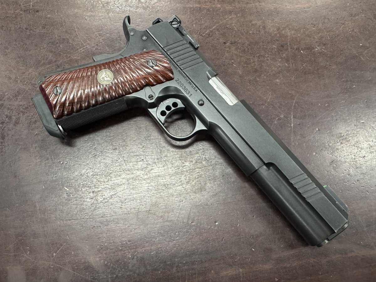 CleaverFirearms's tweet image. A Long Slide Hammer.... Not many of these floating around.... Dan Wesson 1911 Bruin Long Slide 10mm 8 Shot in Black Duty Factory Finish....

#danwesson #cz #madeinusa #longslide #10mm #custom #performance #rangeready