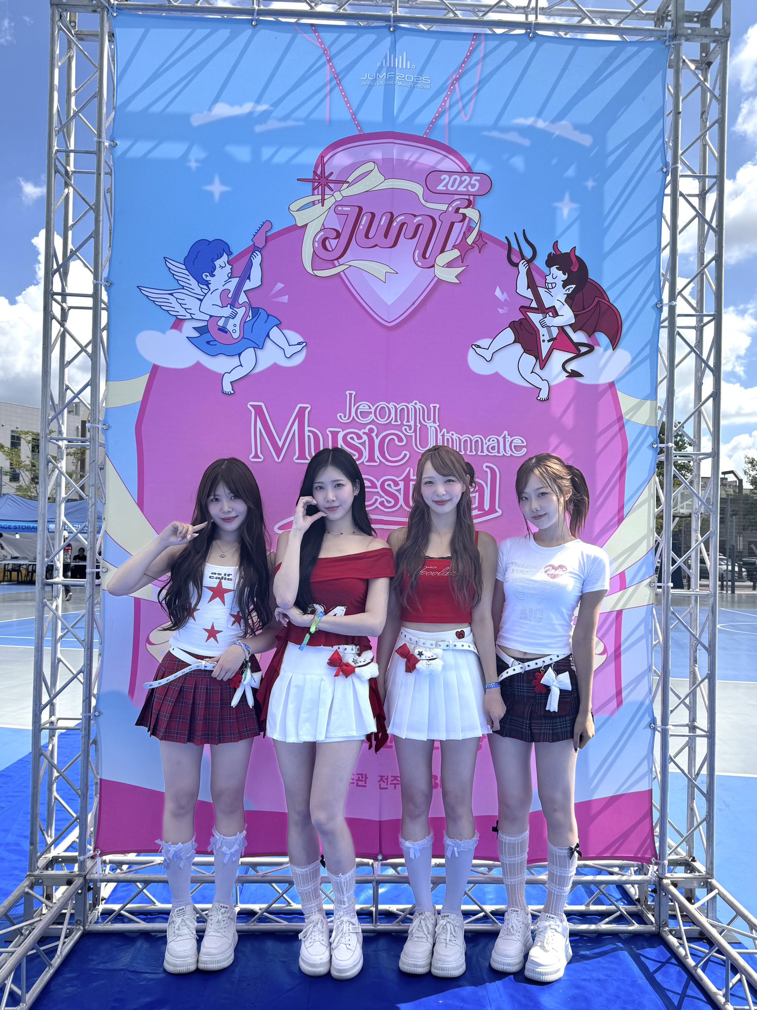 GyYFn2LbQAA4C7A?format=jpg&name=large