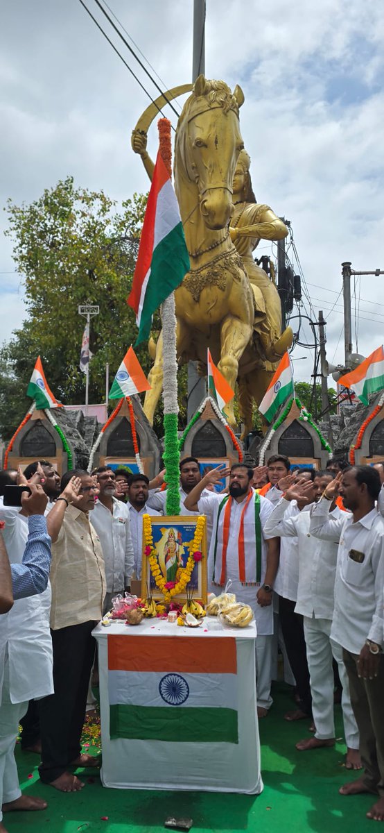 TigerRajaSingh's tweet photo. आज स्वतंत्रता दिवस के शुभ अवसर पर, मेरी गोशामहल विधानसभा क्षेत्र में कई स्थानों पर ध्वजारोहण कार्यक्रम आयोजित किए और सभी देशभक्तों को देश की रक्षा के लिए एकजुट रहने का संकल्प दिलाया।

जय हिंद – जय भारत 🇮🇳 

Today, on #IndependenceDay, I hoisted the national flag at multiple locations across my #Goshamahal Vidhansabha, and together we pledged to remain united in safeguarding our nation.

Jai Hind, Jai Bharat 🇮🇳
