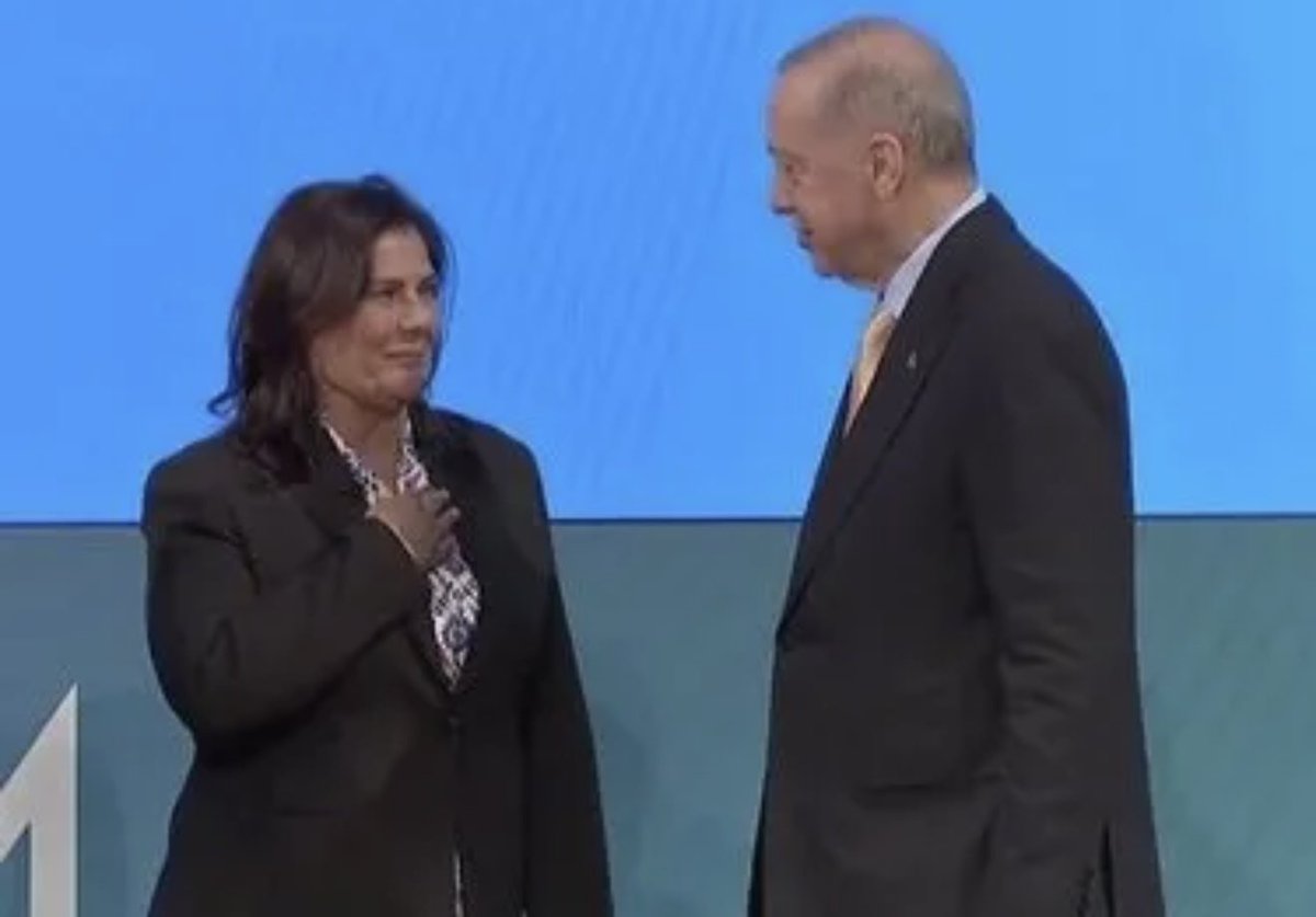 Mualefetin rozet takarken çıkardığı ses..

<a href="/herkesicinCHP/">CHP 🇹🇷</a> : LoLoLo
<a href="/Akparti/">AK Parti</a> : hav hav hav

#BAŞKANINADAMLARI 
Sizi gidi nemüssüzler sizi :-)