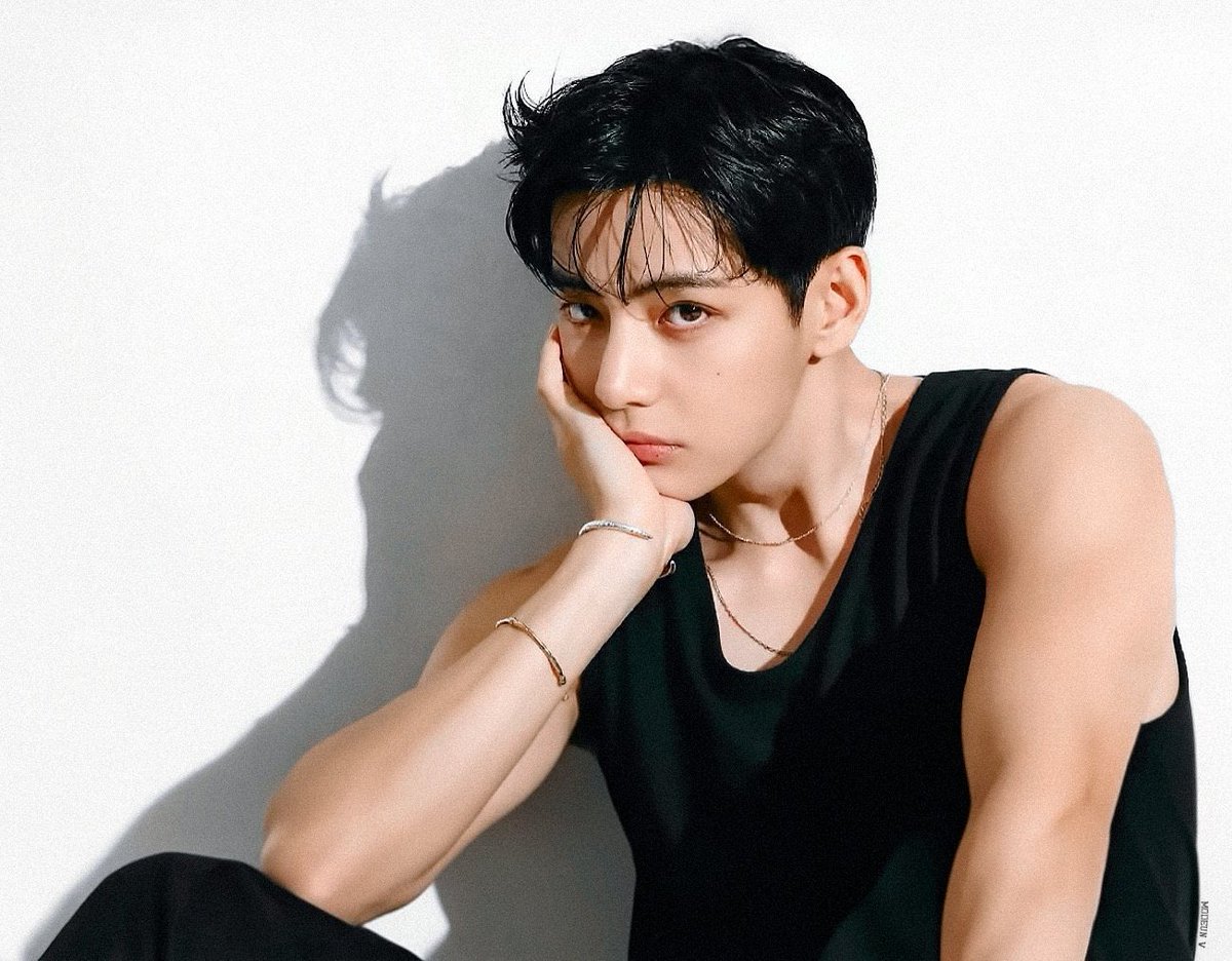 아 진짜 잘생겼다 ..