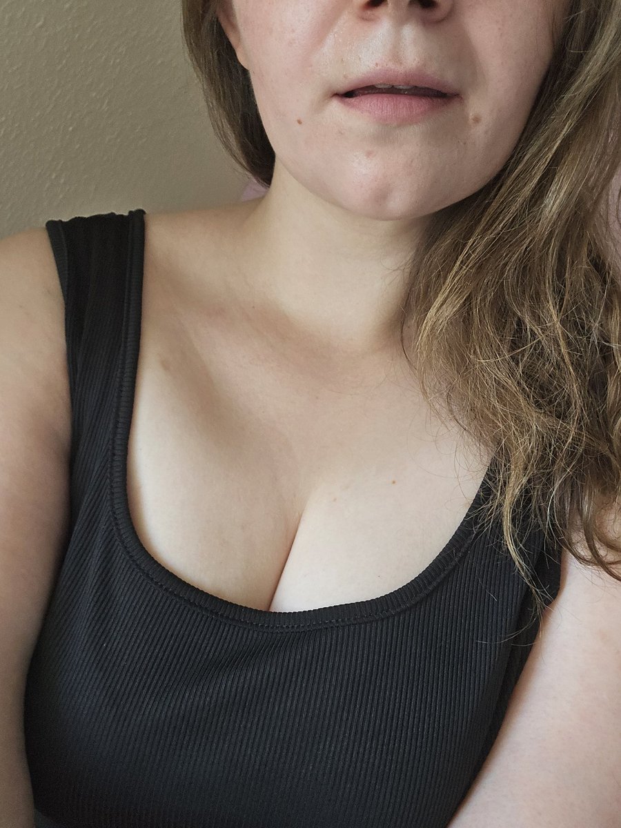 Guten morgen Babes 🌞 
Ich habe heute besonders freche Bilder für euch 😈 
#ThickThighs #Curvygirl #OnlyFansCreater #NewContent