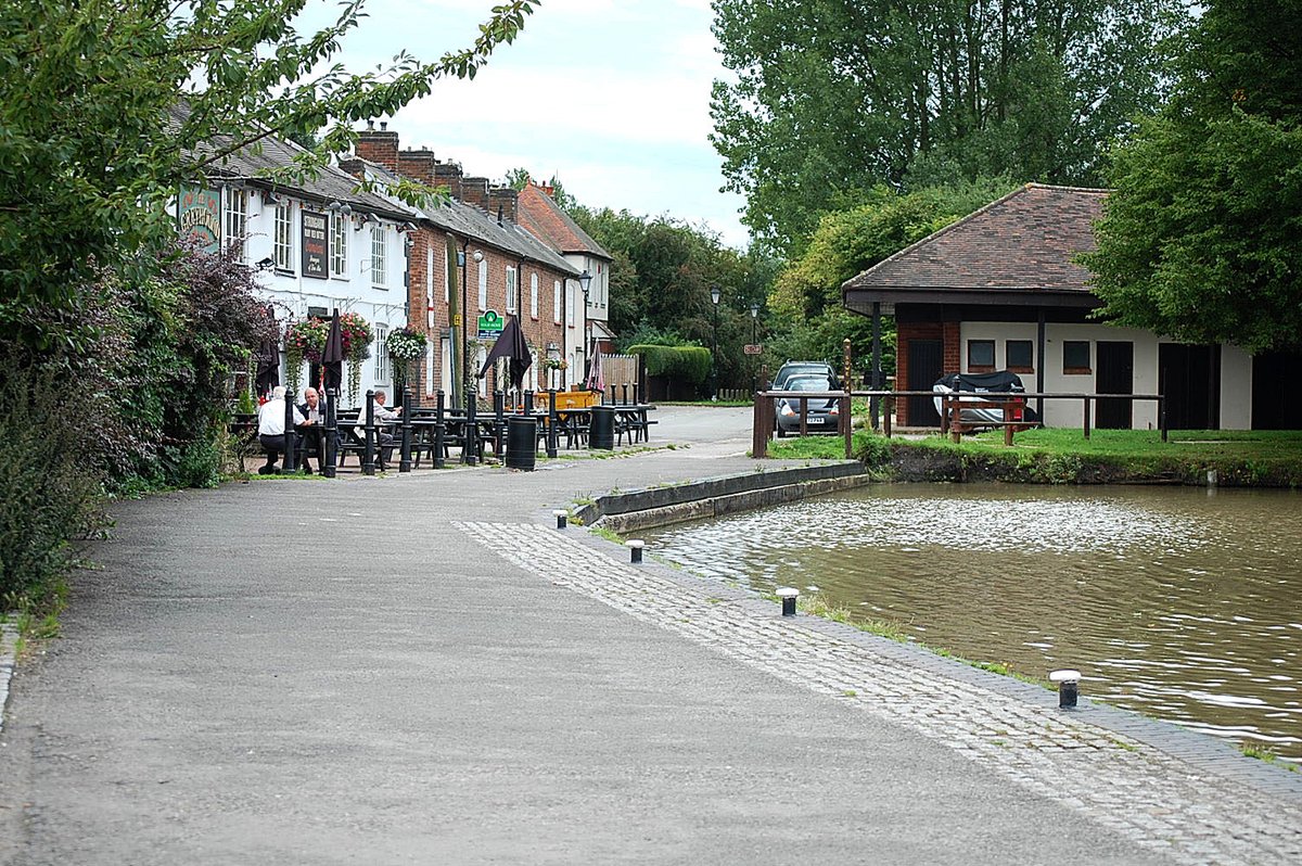 retired_tom's tweet photo. My photos from #August 2010
#CanalRiverTrust #OxfordCanal #HawkesburyJunction #SuttonStop #Lock #Bridge #Narrowboat #Reflections
#Canals & #Waterways can provide #Peace & #calm for your own #Wellbeing #Lifesbetterbywater #KeepCanalsAlive https://t.co/1PLQvMRxrH