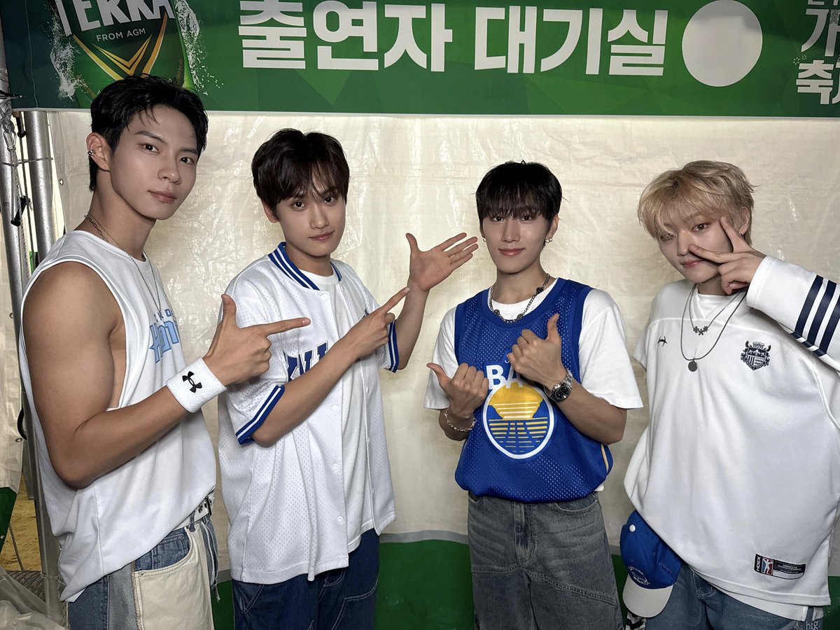[ #TIOT - Twitter]

Le festival Jeonju  2025 est terminé💚

#TIOT #티아이오티 
#김민성 #KIMMINSEOUNG
#금준현 #KUMJUNHYEON
#홍건희 #HONGKEONHEE
#최우진 #CHOIWOOJIN