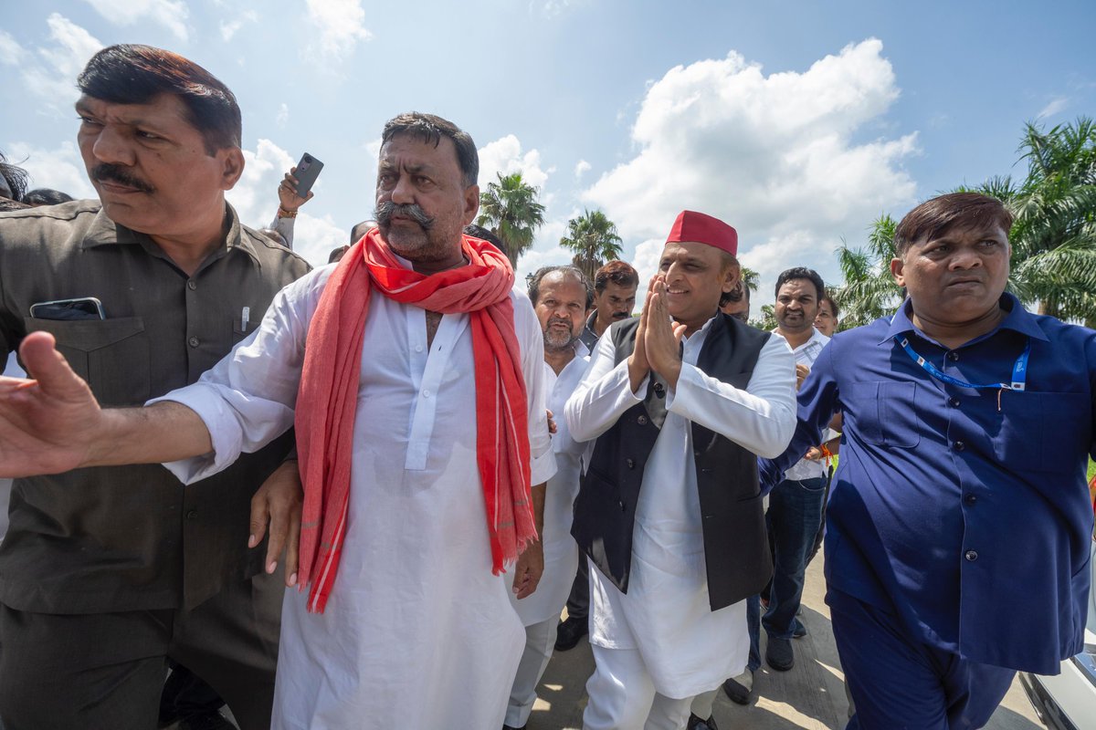 samajwadiparty's tweet image. माननीय राष्ट्रीय अध्यक्ष श्री अखिलेश यादव जी ने स्वतंत्रता दिवस के अवसर पर लखनऊ के जनेश्वर मिश्र पार्क में राष्ट्रध्वज का अभिवादन किया एवं सभी को स्वतंत्रता दिवस की शुभकामनाएं दीं।