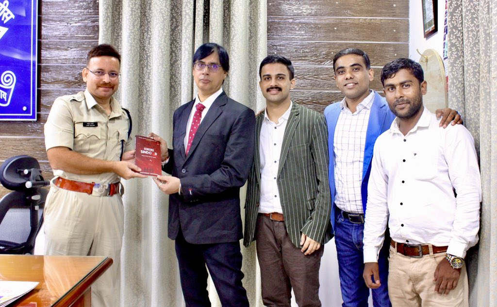 roshan_b's tweet photo. Glad to meet Deputy Police Commissioner of Nagpur - Mr. Lohit Matani, leading Traffic &amp; Cyber Crime in the city. An honest &amp; dedicated #IPS officer of the Nagpur zone.

Honoured to present #TheFireofSindoor at the DCP office. 👮‍♂️

@Write_India ✍️ #OperationSindoor #Nagpur #Book https://t.co/WnOZMj01LS