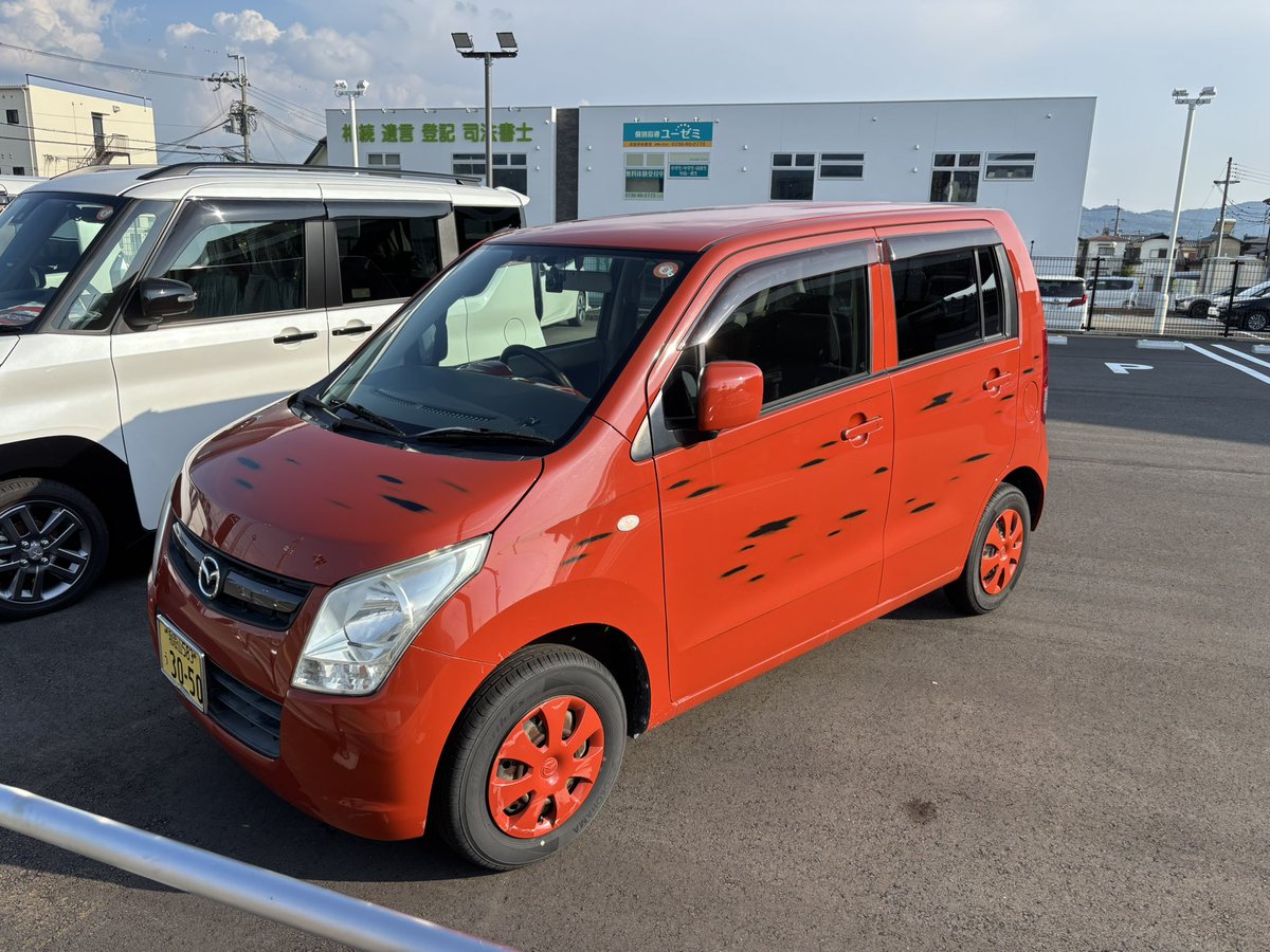 kanbutuzanmai's tweet image. さすが根来寺のお膝元、車屋に根来塗の車があるぞ