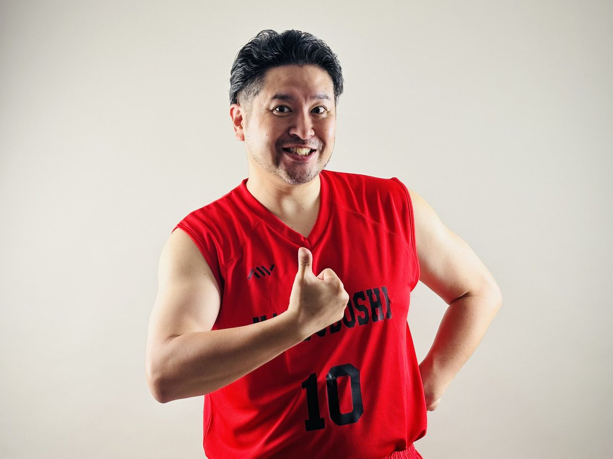 明日のコスプレ売り子です。
初星学園10番
身長180cm
ポジションPF
「岩手の機関車」と言われた男。