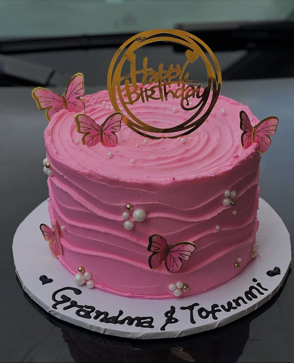 cakes I’d love to recreate.🥹💕

take a look at this gorgeous beautyyyy!!!

cake description; 

6” (2layers) 

Price: 35,000. 

need cakes in lagos? kindly send a direct message to Bee!

please retweet.🤗