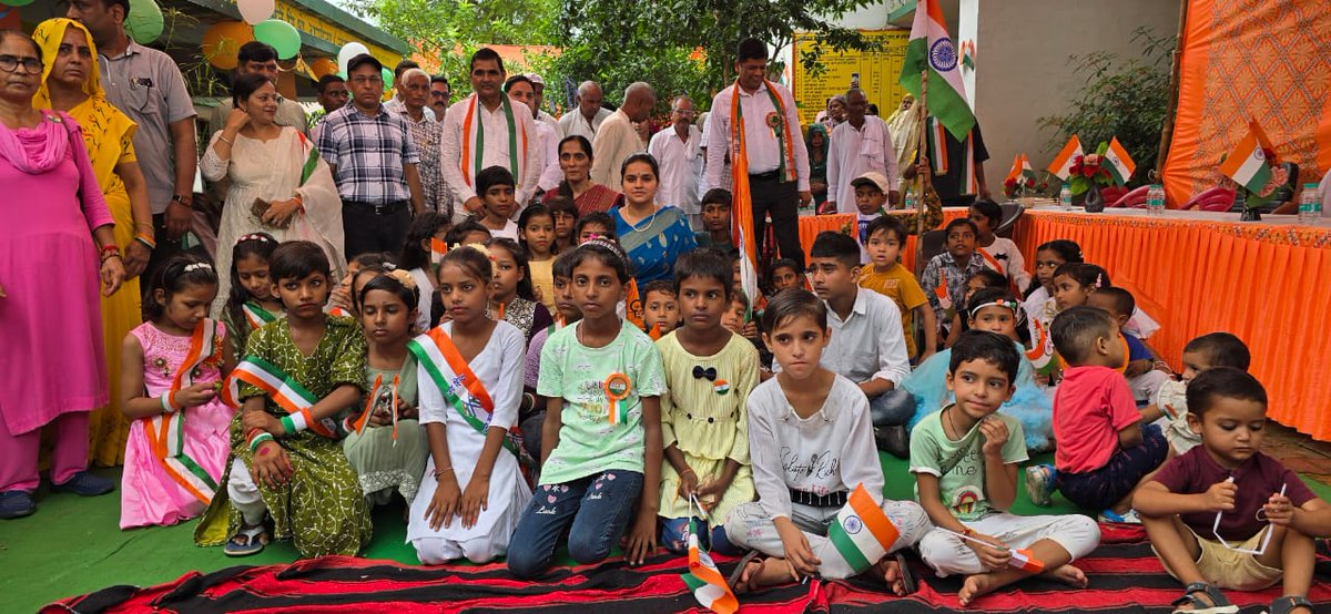 CdoBulandshahr's tweet photo. आज #स्वतंत्रता_दिवस2025 के अवसर पर प्रा.वि. जश्नावली खुर्द, अगौता में मॉडल बाल वाटिका का उद्घाटन किया गया। 
बच्चों के द्वारा 15 अगस्त के अवसर पर विभिन्न सांस्कृतिक कार्यक्रम प्रस्तुत किए गए। बच्चों को आजादी के महत्व पर जानकारी दी गई । 
@AmritMahotsav https://t.co/dcHpjYcCta