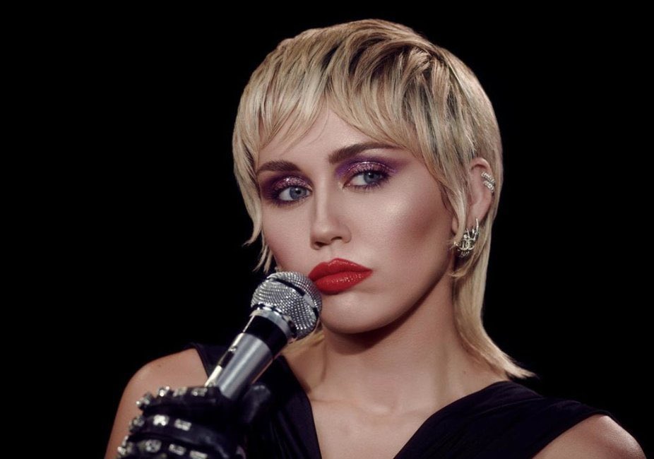 PopCrave's tweet photo. 5 years ago, Miley Cyrus released “Midnight Sky.” https://t.co/qIGUeQ9Exl