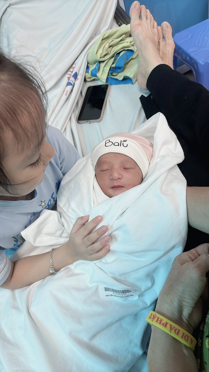 mFlash8's tweet photo. 🥰 Con Dâu Tây xin chào cả nhà ạ…! 
#Rắn con 14/8 -2,5kg ❤️ https://t.co/b3mSh8JTxW