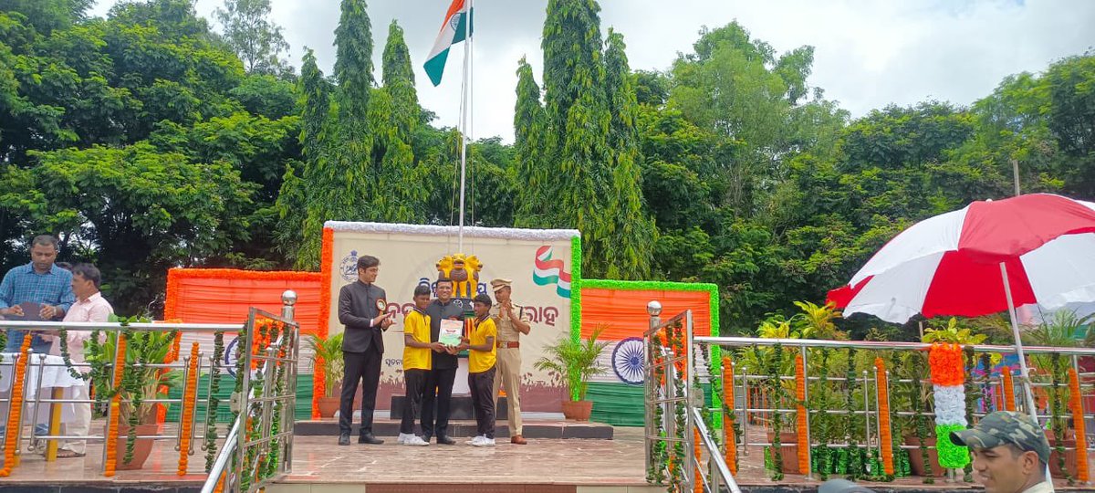 BalasoreUtkal's tweet photo. @BalasoreUtkal secured 1st prize in District Level 79th Independence Day Parade &amp; 2nd prize in District Level Cultural Dance event @DBalasore @OSCPSODISHA @WCDOdisha @PravatiPOdisha @CMO_Odisha @MinistryWCD https://t.co/rfKOfTz6Af
