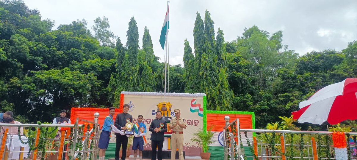 BalasoreUtkal's tweet photo. @BalasoreUtkal secured 1st prize in District Level 79th Independence Day Parade &amp; 2nd prize in District Level Cultural Dance event @DBalasore @OSCPSODISHA @WCDOdisha @PravatiPOdisha @CMO_Odisha @MinistryWCD https://t.co/rfKOfTz6Af