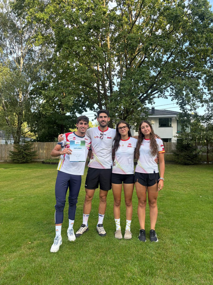 Dúas lucenses, Sofía Martínez e Noa Rodríguez, compiten en Varsovia no Mundial de MTBO 2025 coa Selección Española. Tamén viaxan compañeiros do club lucense Compás. Forza dende Lugo! 💪🚴‍♀️🇪🇸