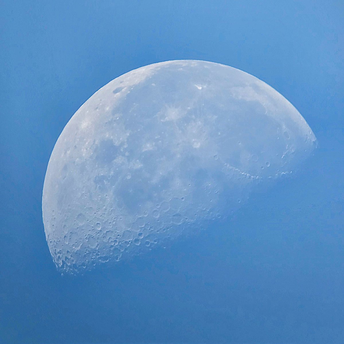 Peter Lewis (@peterlewis55) on Twitter photo Good morning! Friday's 'Perigee' Moon is 'only' 369k away and is looking down on us from close by and waning at 60.5% <a href="/StormHour/">#StormHour</a> <a href="/ThePhotoHour/">#ThePhotoHour</a> <a href="/MoonHourSocial/">#MoonHour™️Social</a> #MoonHour Good morning! Friday's 'Perigee' Moon is 'only' 369k away and is looking down on us from close by and waning at 60.5% <a href="/StormHour/">#StormHour</a> <a href="/ThePhotoHour/">#ThePhotoHour</a> <a href="/MoonHourSocial/">#MoonHour™️Social</a> #MoonHour