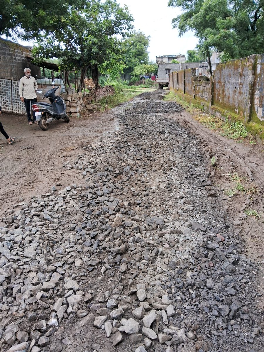 સોંદરડા ગામે આંતરીક રસ્તા માં મોરમ નાખી રીપેરીંગ કરવામાં આવ્યું .<a href="/collectorjunag/">Collector Junagadh</a> <a href="/DdoJunagadh/">DDO Junagadh</a> <a href="/esdmkeshod/">ASSISTANT COLLECTOR & SDM KESHOD</a>  <a href="/DyddoPan/">Dy DDO (Panchayat) JUNAGADH</a> <a href="/DPJUNAGADH/">Meera Sompura , Deputy Collector , Stamp Duty</a> 
<a href="/TDO_MANGROL_JND/">TDO-MANGROL(JUNAGADH)</a> <a href="/TdoKeshod/">TDO KSD</a>