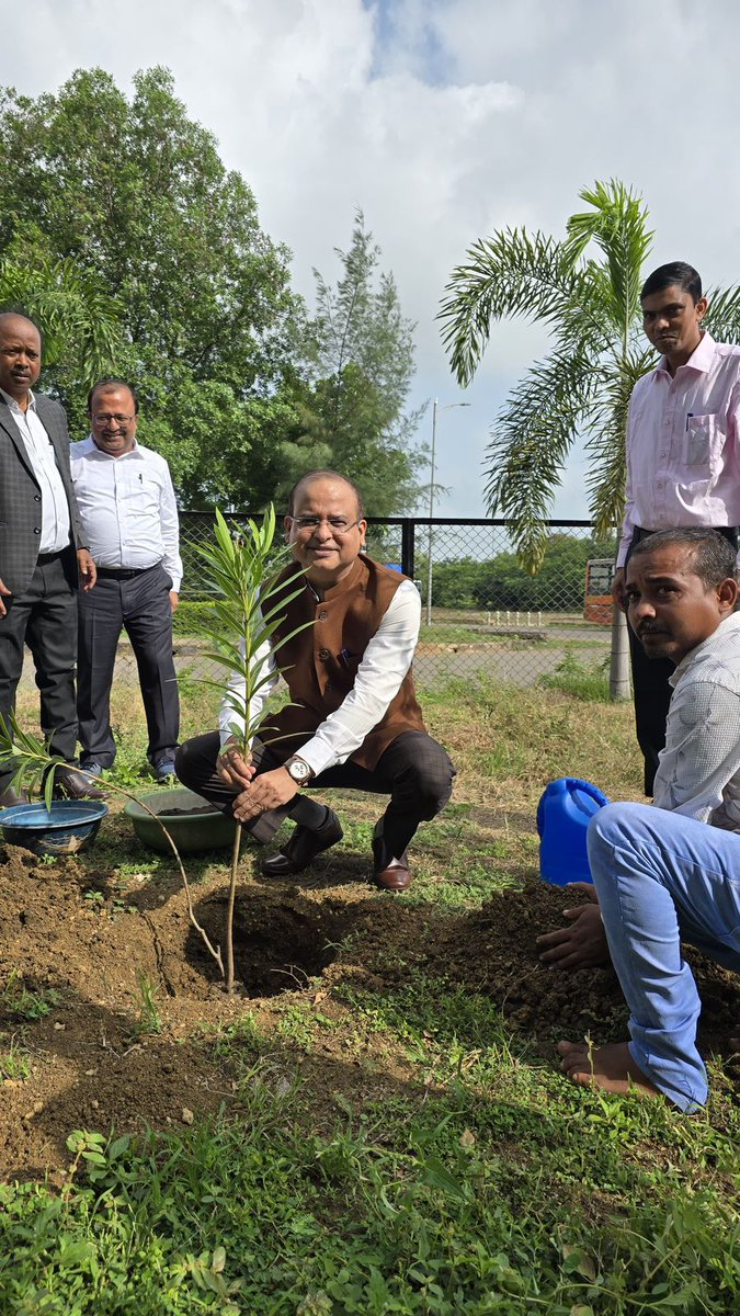 नवा रायपुर स्थित विकास भवन में महात्मा गांधी नरेगा आयुक्त श्री तारन प्रकाश सिन्हा द्वारा ध्वजारोहण किया गया। इस अवसर पर वृक्षारोपण हुआ तथा सांस्कृतिक प्रस्तुतियां भी दी गईं।