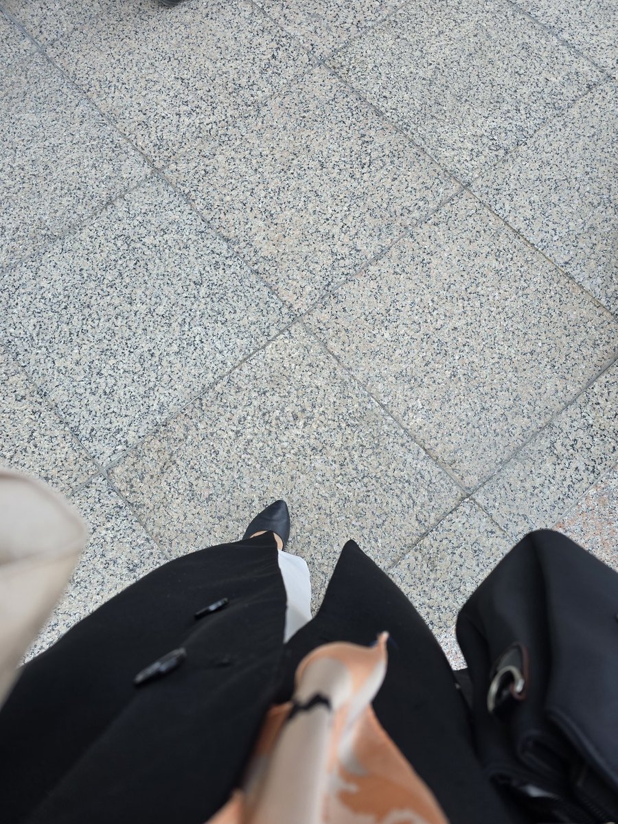 Haydi gidelim D. Günü kutlamaya 
Hello 29 :)