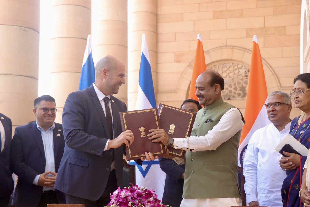 सभी भारतवासियों को स्वतंत्रता दिवस की हार्दिक शुभकामनाएँ! 🇮🇳

 कनेसेट की ओर से, मैं अपने प्रिय मित्र <a href="/ombirlakota/">Om Birla</a> और भारत के सभी नागरिकों को हार्दिक शुभकामनाएँ देता हूँ। हमारे देशों और संसदों के बीच मित्रता सदैव प्रगाढ़ रहे 🇮🇱🇮🇳 

#IndependenceDayIndia #स्वतंत्रता_दिवस