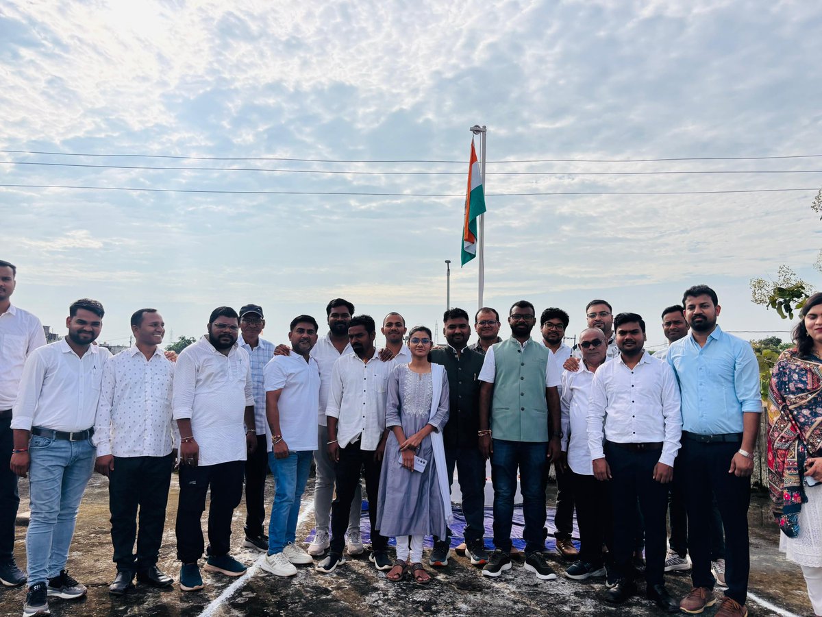jjm_mungeli's tweet image. 79वें स्वतंत्रता दिवस के पावन अवसर पर कार्यपालन अभियंता श्री कुंदन राना ने लोक स्वास्थ्य यांत्रिकी विभाग मुंगेली कार्यालय में ध्वजा रोहण किया 
जय हिंद! जय भारत!🇮🇳
#हरघरतिरंगा @ArunSao3 @ChhattisgarhCMO @jaljeevan_ @jjmchhattisgarh