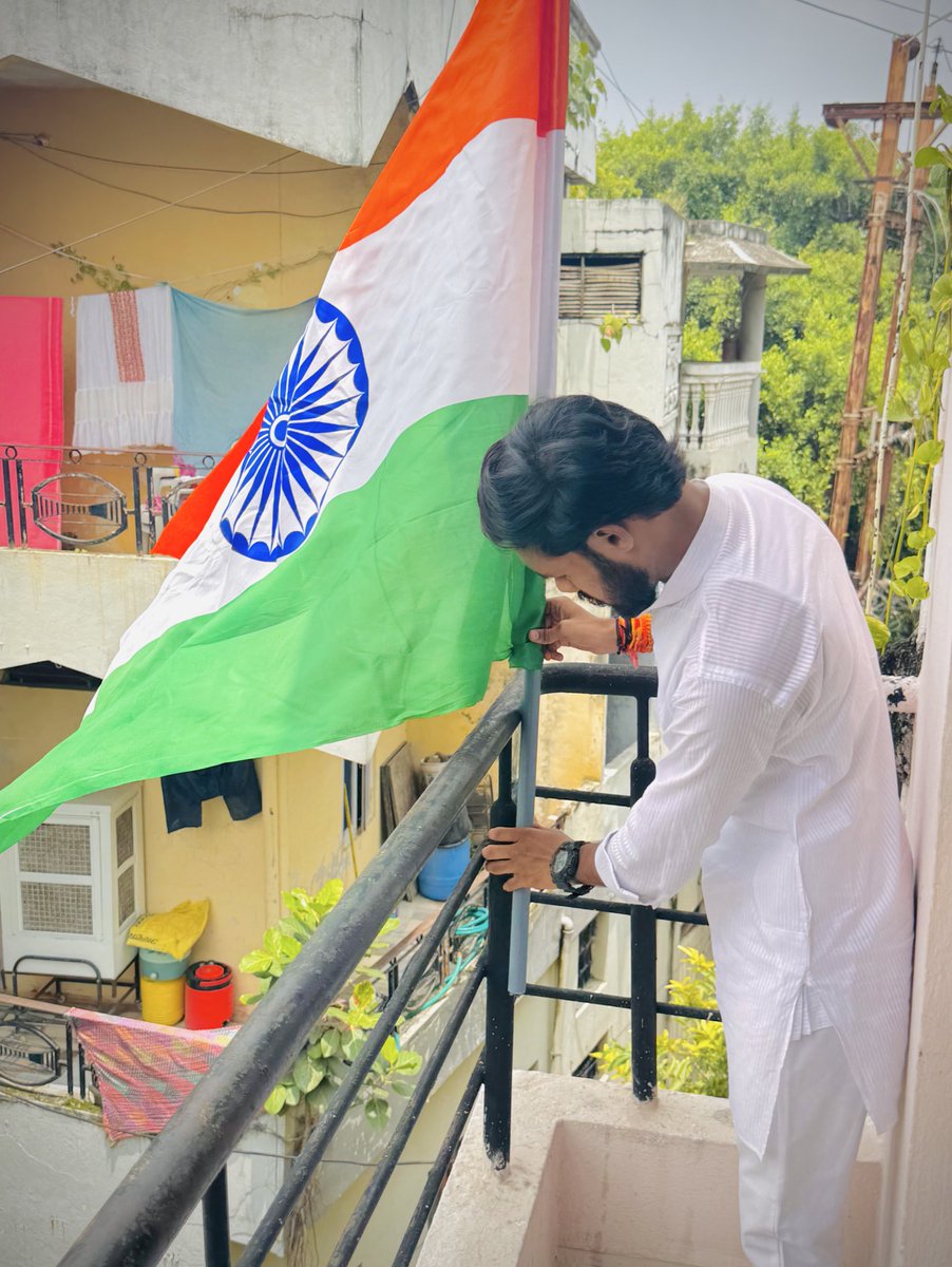 AnshulJadhavX's tweet photo. जियें तो सदा इसी के लिए, यही अभिमान रहे यह हर्ष।
निछावर कर दें हम सर्वस्व, हमारा प्यारा भारतवर्ष। 🇮🇳

#HappyIndependenceDay #IndependenceDay2025 #स्वतंत्रता_दिवस #Indore https://t.co/mz98hXuXuE