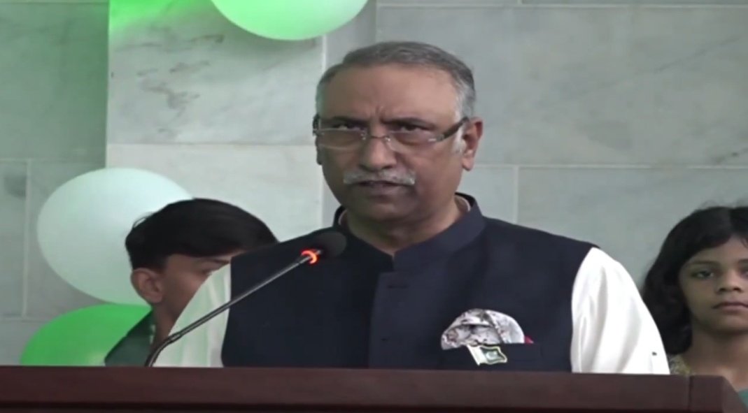 خداگواہ ہے چیف جسٹس اسلام آباد ہائی کورٹ کی تقریر سن کر ماتم کرنے کو جی چاہا۔عہدوں کی ایسی ارزانی اور قحط الرجالی کبھی دیکھی نہ تھی۔اگر اسلام آباد ہائی کورٹ کے سویپر یا چوکیدار سے بھی بات کروائی جاتی تو وہ چیف جسٹس سے بہتر بات کر لیتا۔ایسے نمونے اسٹیبلشمنٹ بٹھاتی ہی اس لیے ہے کہ