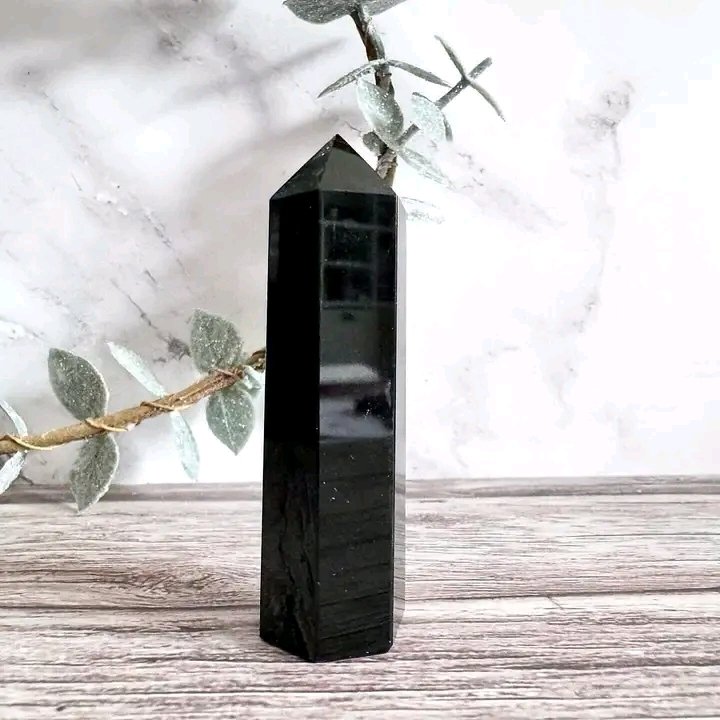 voodoospell2938's tweet photo. 🖤THE CRYSTAL OF PROTECTION 🖤

Black Obsidian Stone is a powerful cleanser of psychic smog created within your aura, and is a strong psychic protection stone. #Aurareading #RealMadrid #USA #USADeportsRiggyG  #spellcastsr https://t.co/062jLNroaE