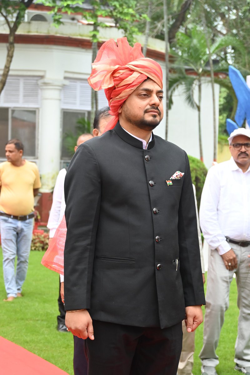 DC Dhanbad (@dc_dhanbad) on Twitter photo 79 वें स्वतंत्रता दिवस के अवसर पर अपने आवासीय परिसर में ध्वजारोहण कर राष्ट्रीय ध्वज को सलामी दी तथा स्वतंत्रता सेनानियों के बलिदान को नमन किया।
#79वें_स्वतंत्रता_दिवस
#IndependenceDay2025
#DistrictAdministration
<a href="/JharkhandCMO/">Office of Chief Minister, Jharkhand</a>
<a href="/dhanbadpolice/">Dhanbad Police</a>
<a href="/prdjharkhand/">IPRD Jharkhand</a> 79 वें स्वतंत्रता दिवस के अवसर पर अपने आवासीय परिसर में ध्वजारोहण कर राष्ट्रीय ध्वज को सलामी दी तथा स्वतंत्रता सेनानियों के बलिदान को नमन किया।
#79वें_स्वतंत्रता_दिवस
#IndependenceDay2025
#DistrictAdministration
<a href="/JharkhandCMO/">Office of Chief Minister, Jharkhand</a>
<a href="/dhanbadpolice/">Dhanbad Police</a>
<a href="/prdjharkhand/">IPRD Jharkhand</a>