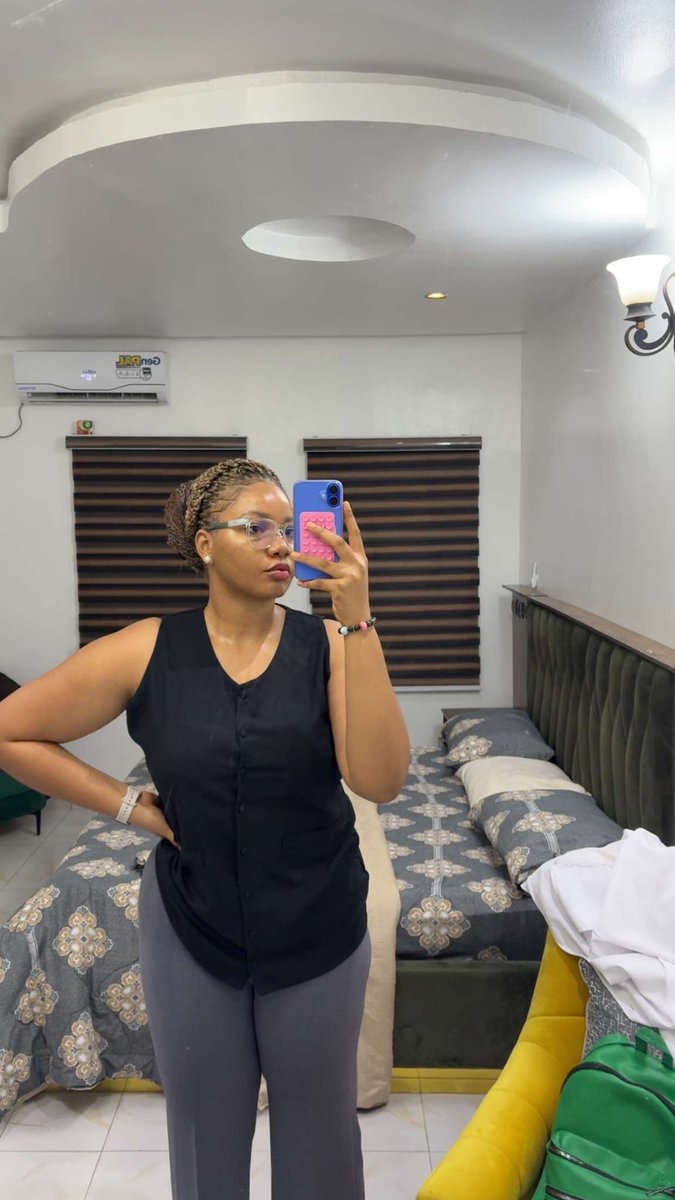 O R O M A ✨ tweet media