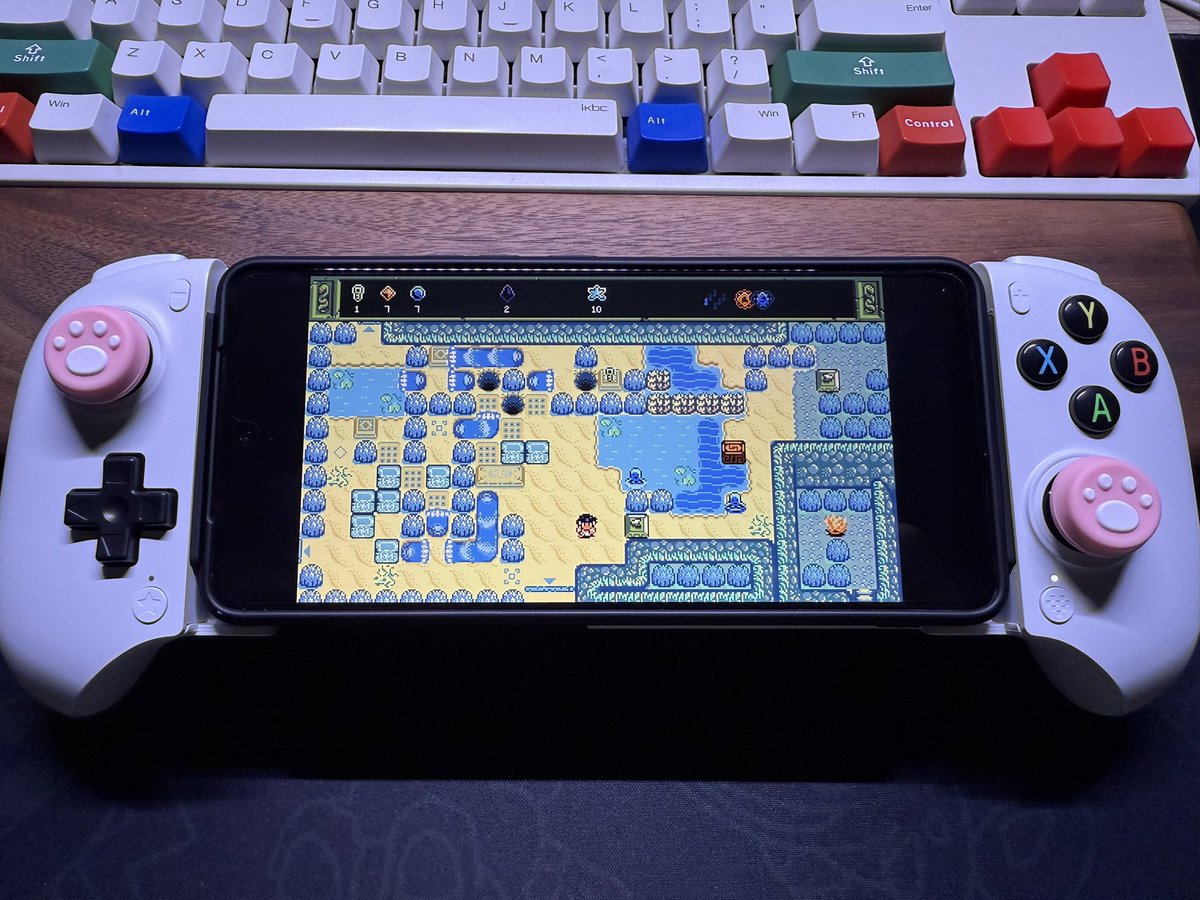 AibitGames's tweet photo. I usually use a Bluetooth game controller + mobile phone + steam link app to play streaming games, because I can play while lying down! 😆
#indiegame #steam #gamedev https://t.co/2zD5umgVU3