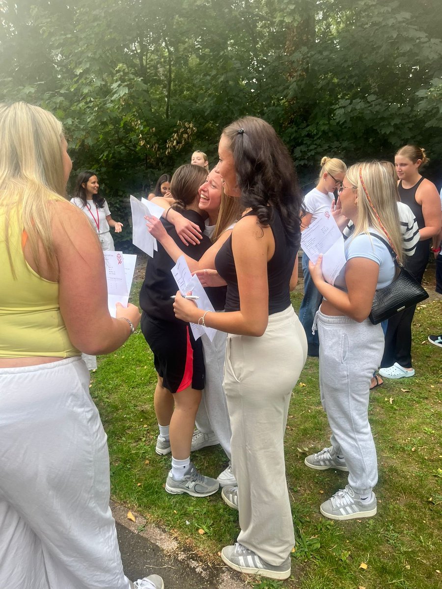 Bullerswood's tweet photo. A Level and BTEC Success at Bullers Wood Summer 2025

Students at Bullers Wood School for Girls are celebrating their A Level and BTEC success on Thursday as they received their final results following their time at our excellent Sixth Form. https://t.co/FU7JvTpkZP