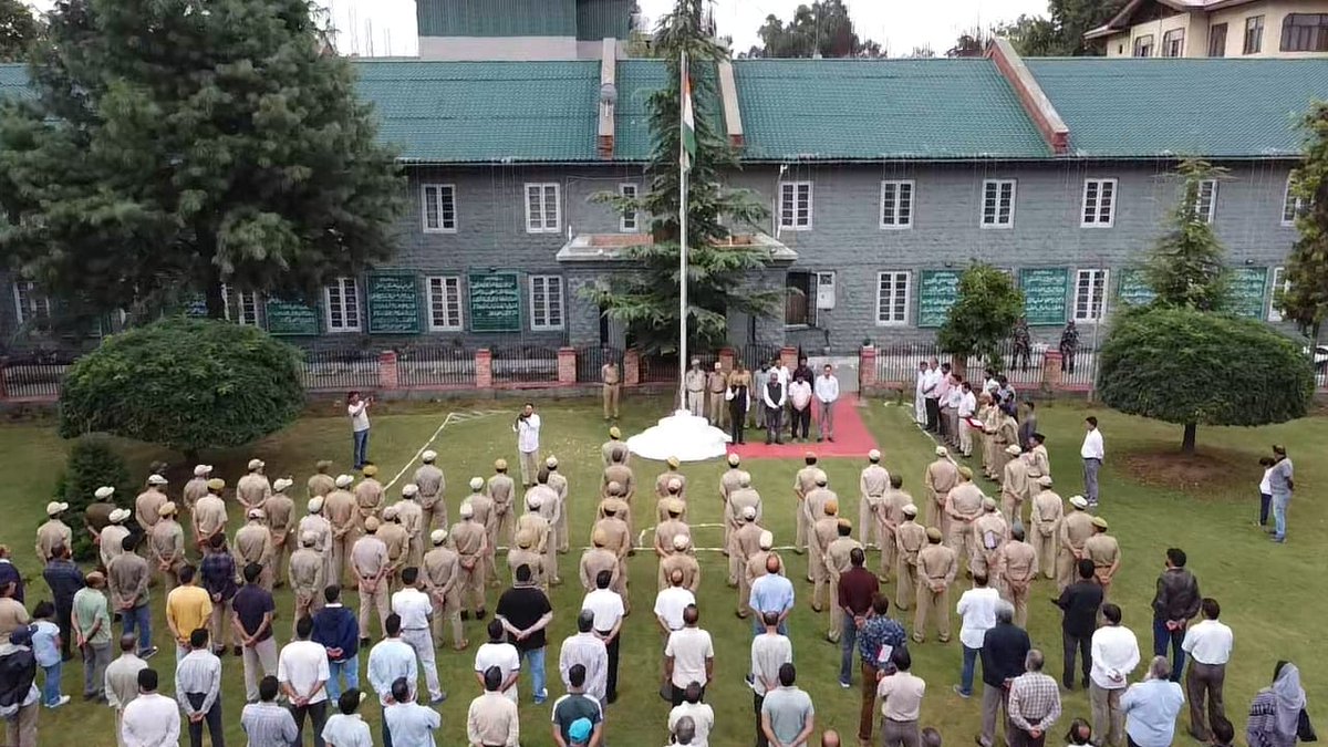 PCCFandHoFF_JK's tweet photo. Shri Suresh Kumar Gupta, IFS, Principal Chief Conservator of Forests &amp;  Head of Forest Force, J&amp;K as Chief Guest on 79th Independence Day Celebration at Forest Complex,Sheikh Bagh, Srinagar. https://t.co/JhlKDzsJUN