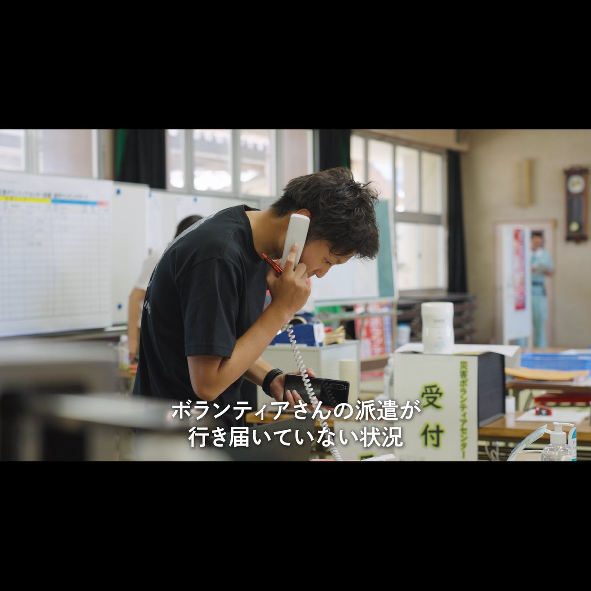 mutube_jp's tweet photo. 2025年8月8日からの豪雨により、一時は道路の冠水、その後流れた土砂により霧島市内の複数箇所で局地的に甚大な被害が発生した。
発災1週間後の今、町全体としては日常に戻りつつあるが、狭い地区での被害は見えにくいまま。炎天下の泥だし作業という過酷な条件も重なる中、スピード勝負で大勢の復旧の力がまだまだ必要だ。
